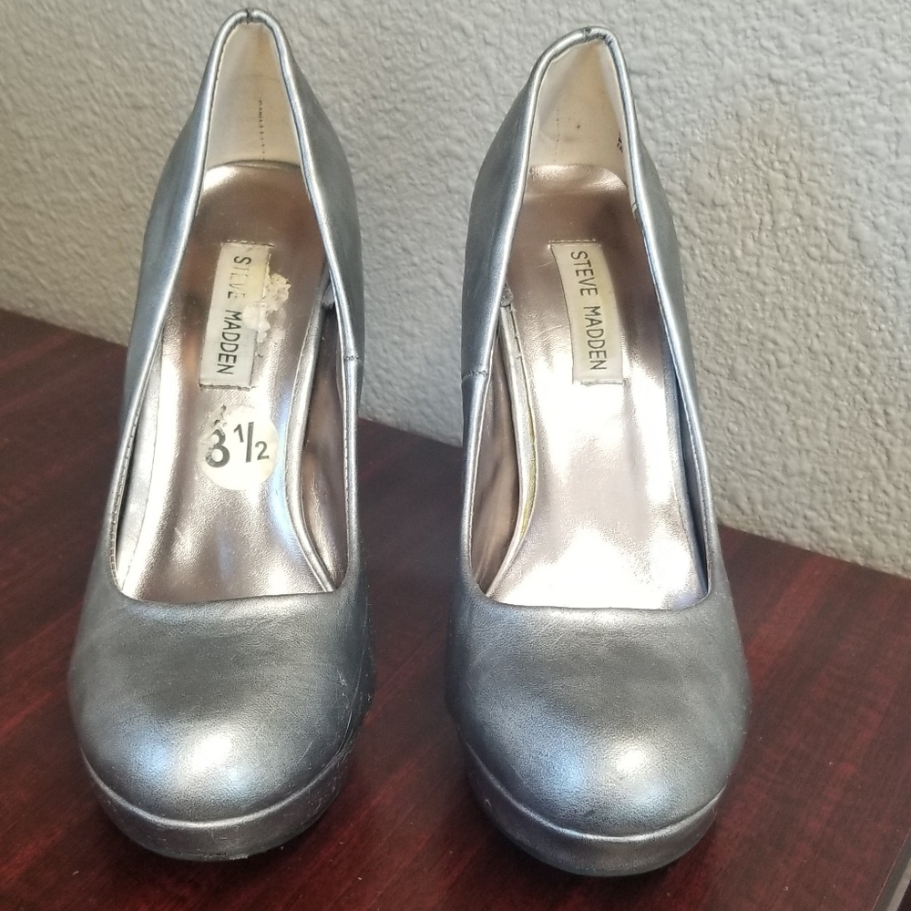 Steve Madden Pewter/Silver Platform Pump